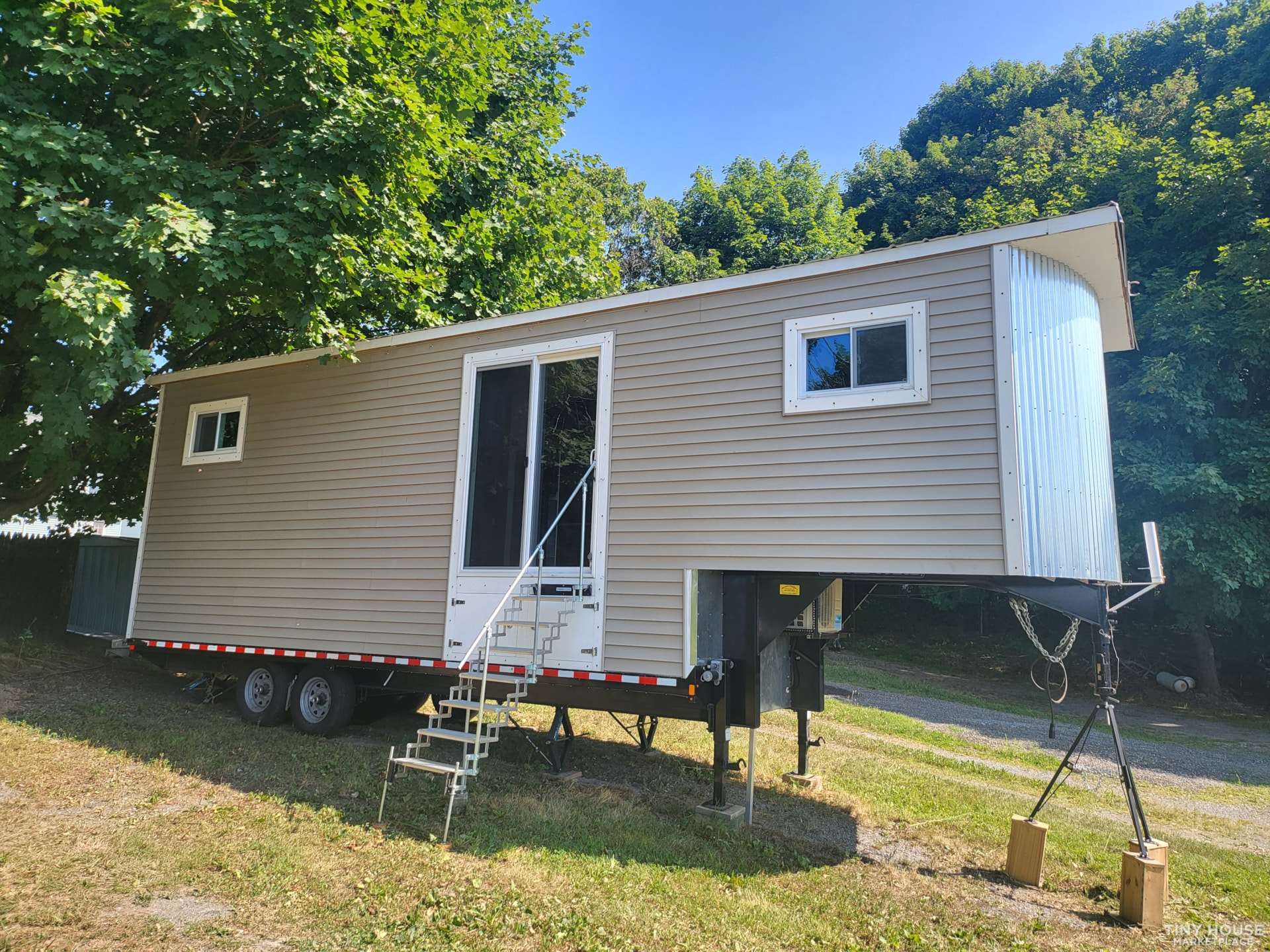 Tiny House w/ Small Garage - Image 1 Thumbnail