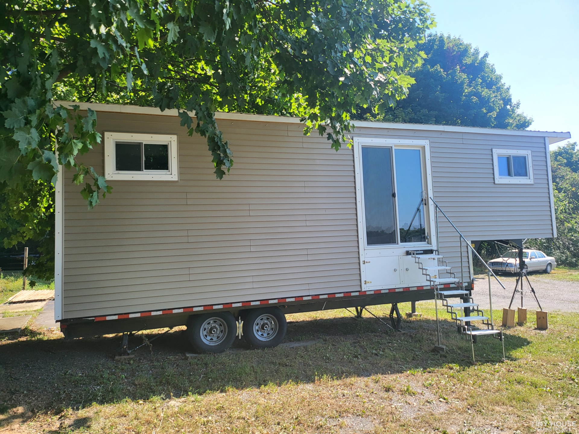 Tiny House w/ Small Garage - Image 2 Thumbnail