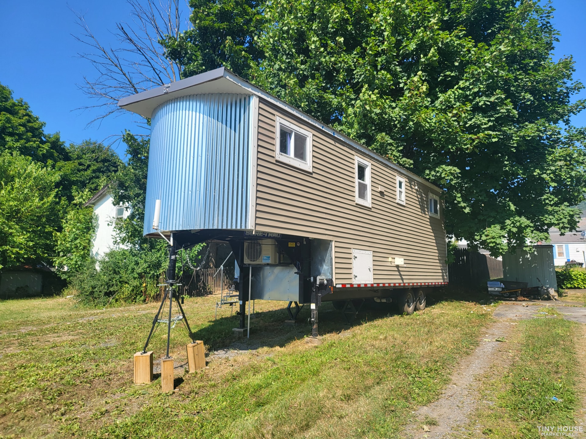 Tiny House w/ Small Garage - Image 3 Thumbnail