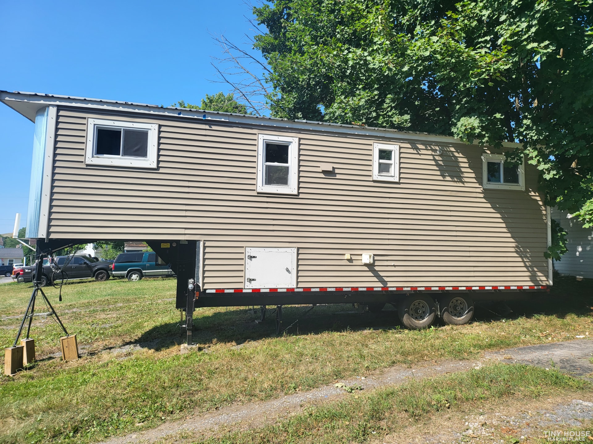 Tiny House w/ Small Garage - Image 4 Thumbnail