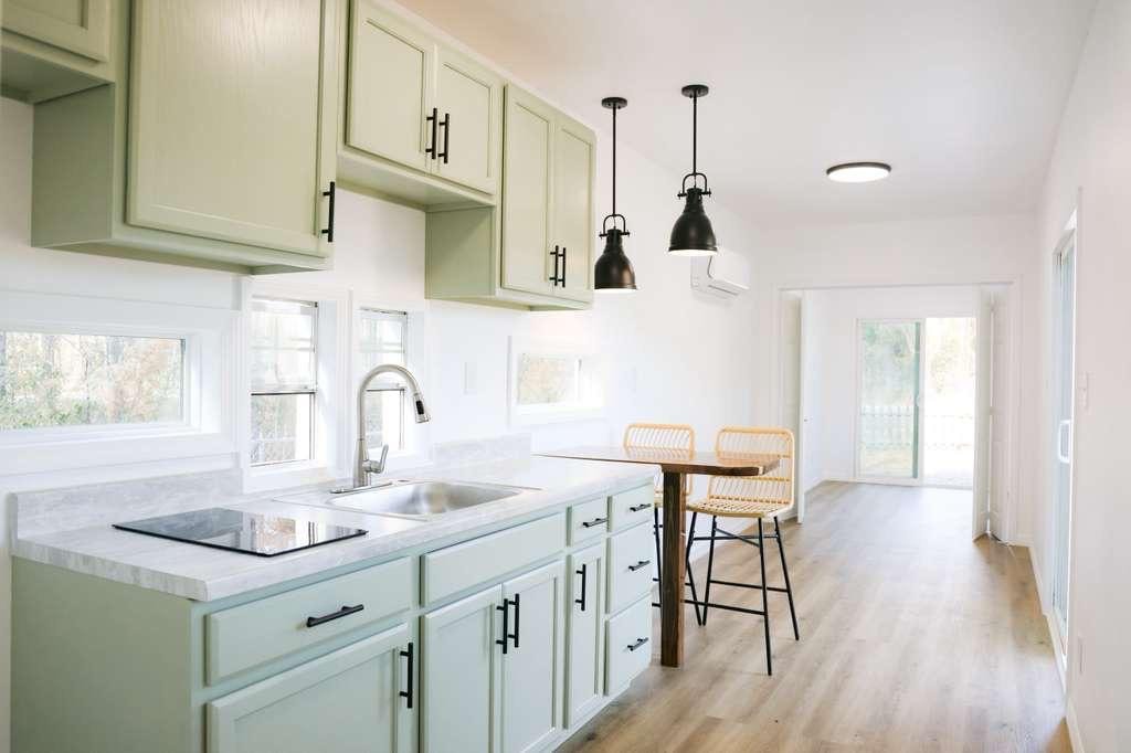 Tiny house with a deck on top - Image 3 Thumbnail