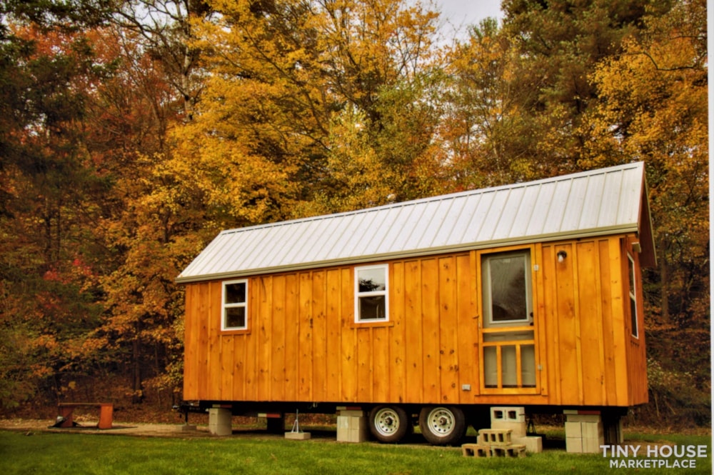 Tiny House with First Floor Bedroom - Image 1 Thumbnail