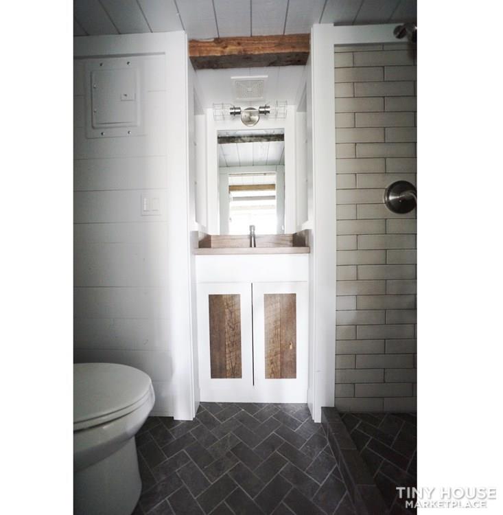 Tiny house with sleeping loft located in New York - Image 2 Thumbnail