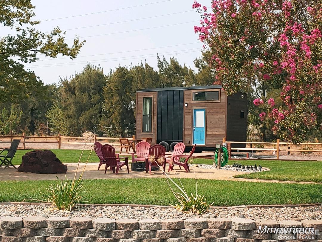 Tiny Palace on Wheels - Image 2 Thumbnail