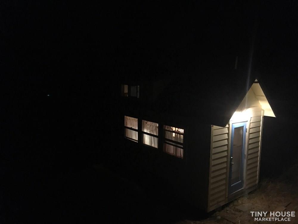 Tiny yellow house on wheels - Image 4 Thumbnail