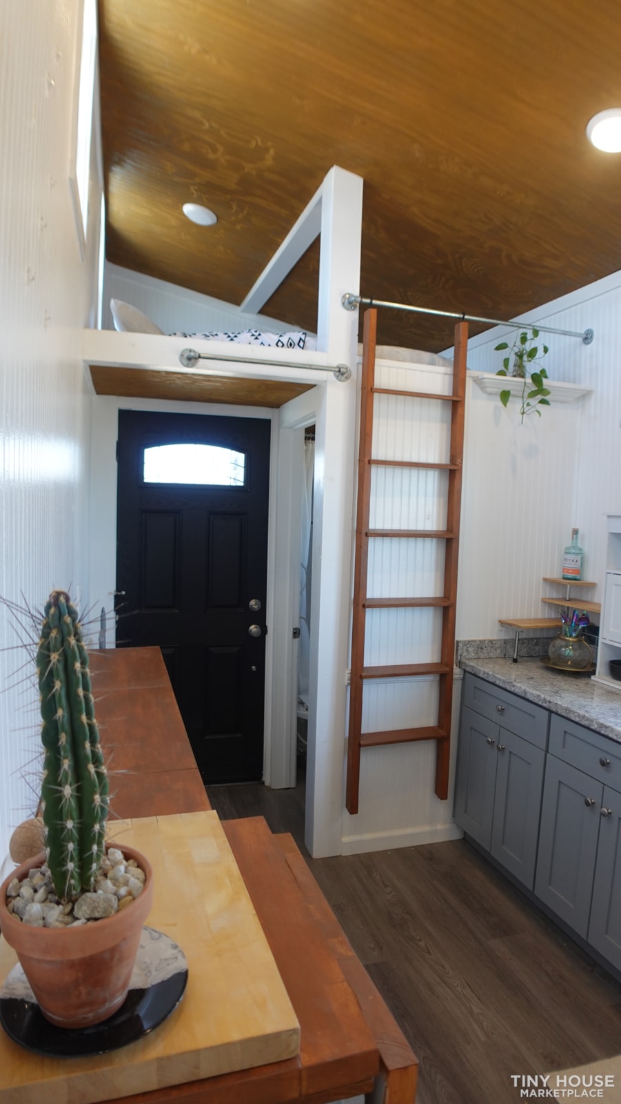 Title in Hand - Cozy Blue Tiny Home - CA - Image 4 Thumbnail