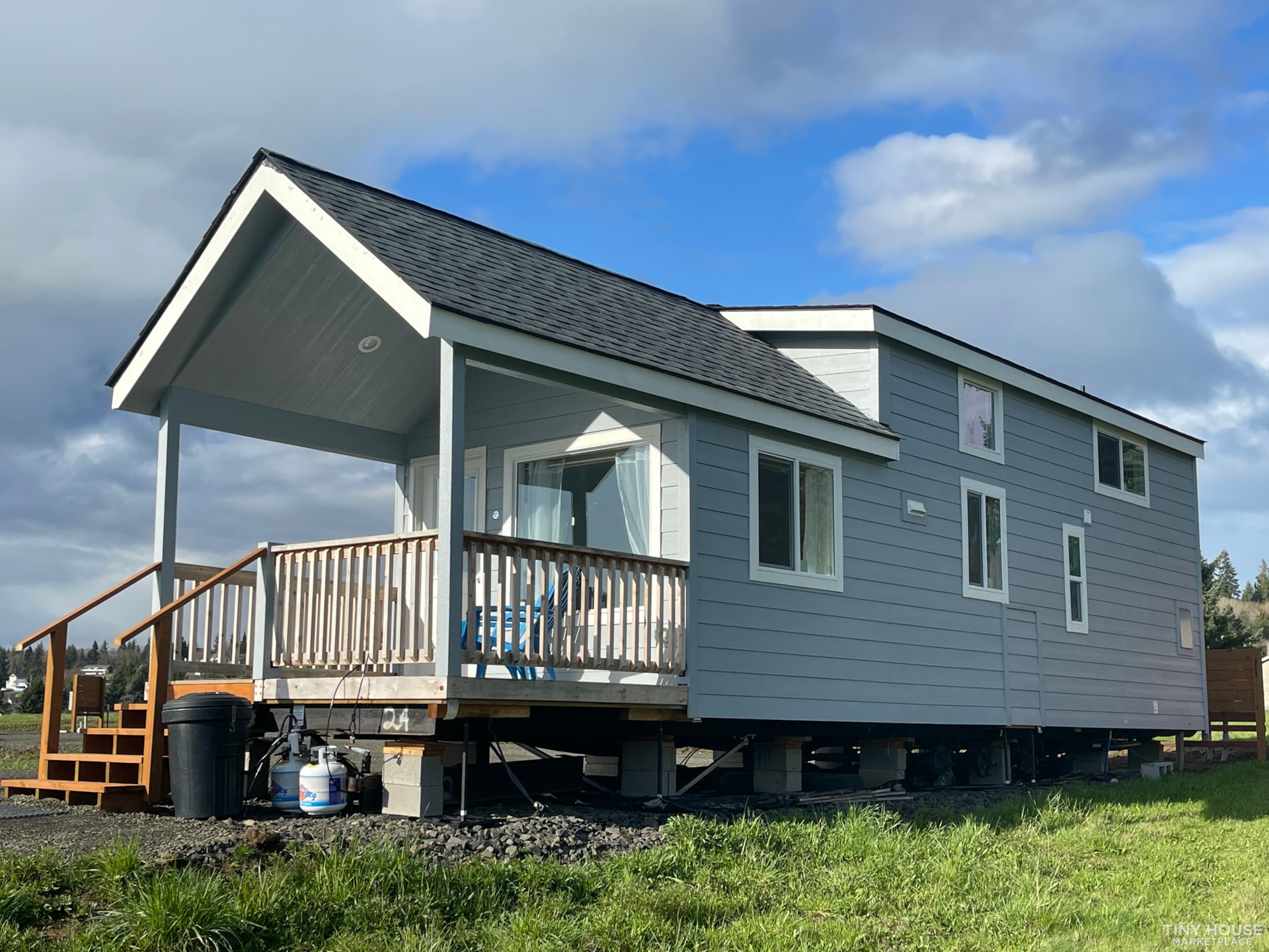 SOLD! Turn-key Park Model located in tiny home park over Columbia River! - Image 1 Thumbnail