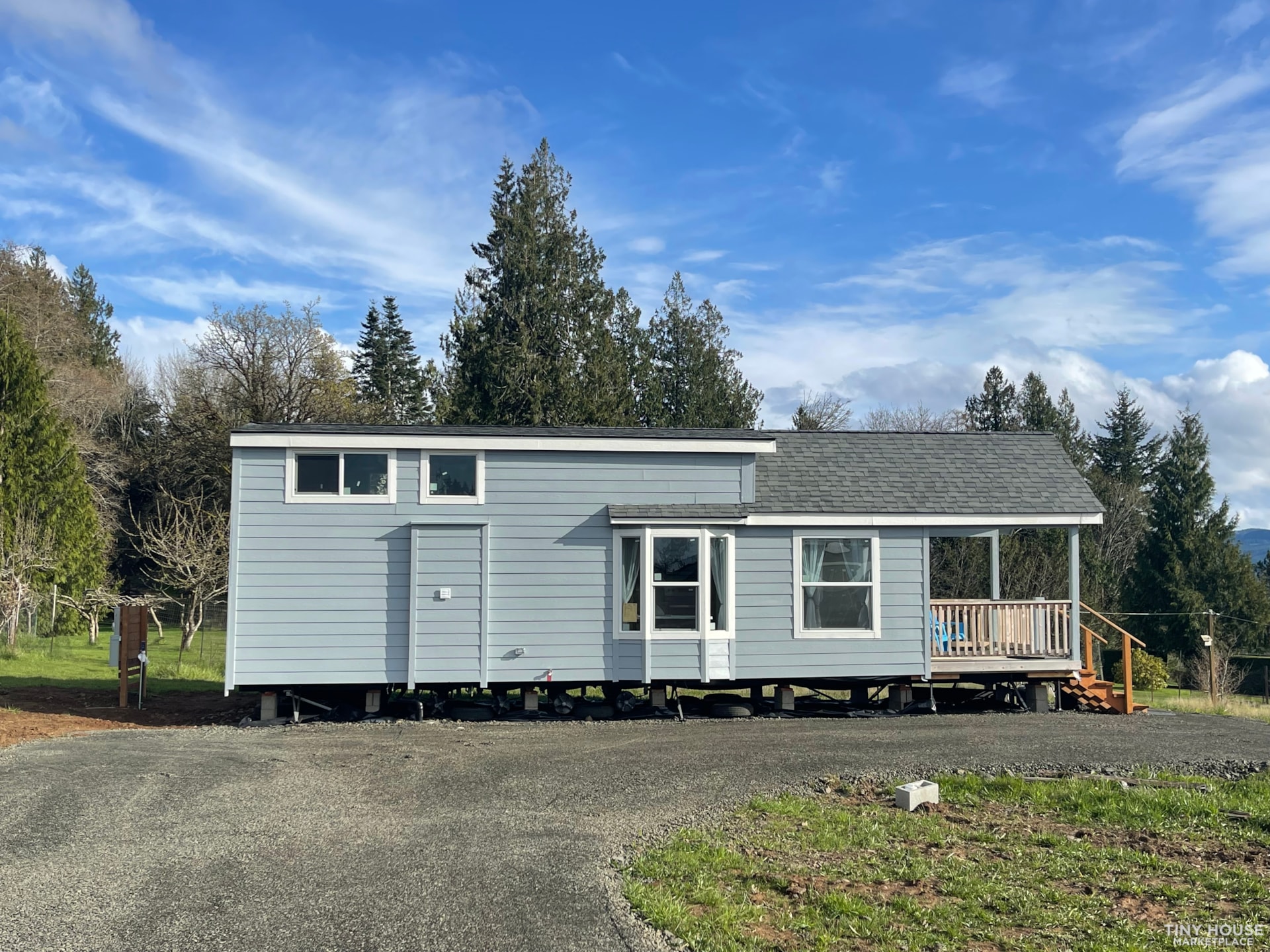 SOLD! Turn-key Park Model located in tiny home park over Columbia River! - Image 3 Thumbnail