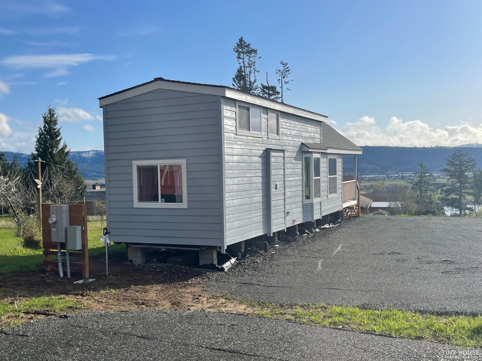 SOLD! Turn-key Park Model located in tiny home park over Columbia River! - Image 4 Thumbnail