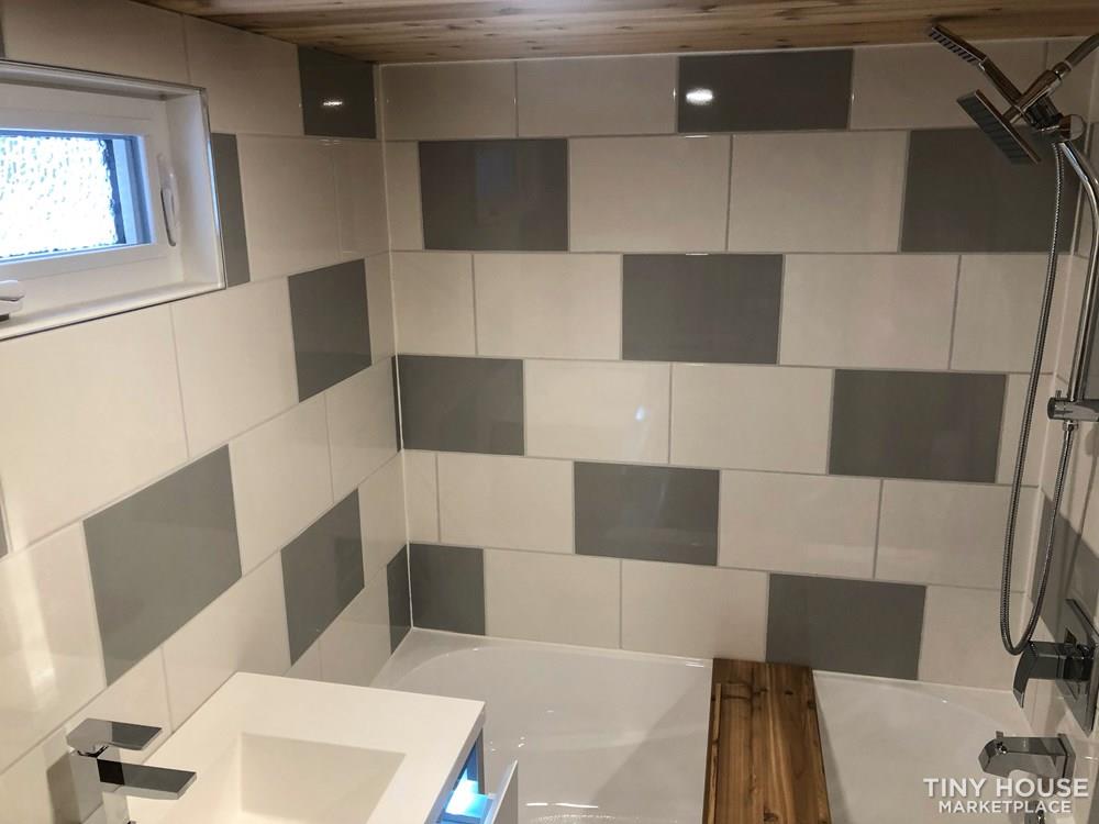 Ultra Luxurious Tiny Home - Image 3 Thumbnail