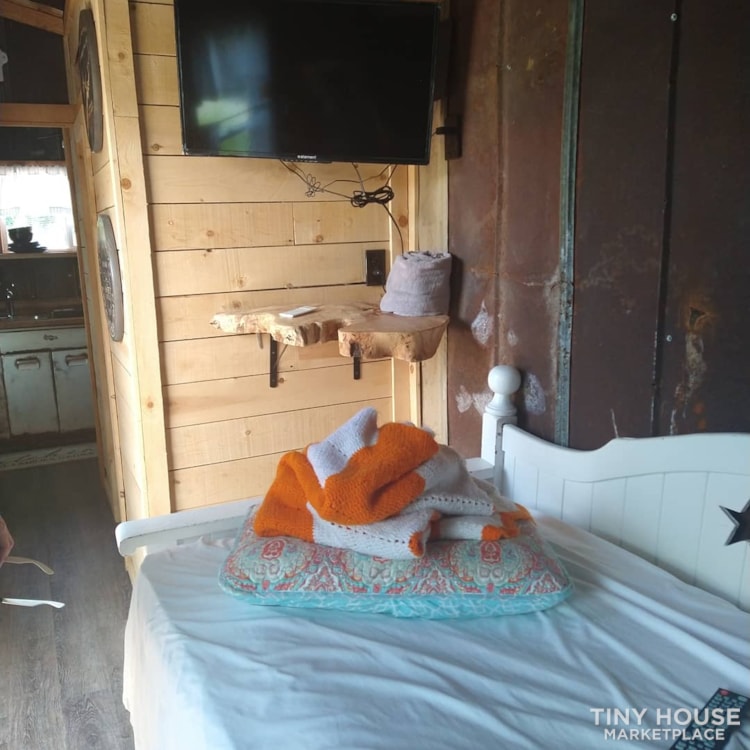 Unique Rustic Modern Cabin THOW - Image 4 Thumbnail