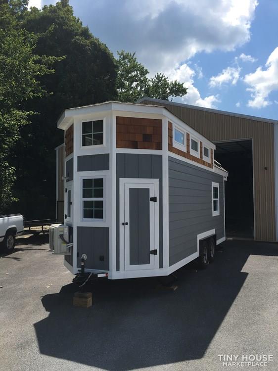 REDUCED! Unbelievable price on this 20’ Craftsman Style Tinyhouse  - Image 4 Thumbnail