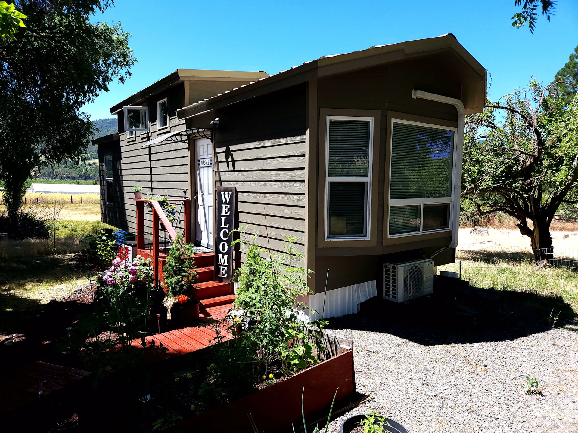 Upscale Tiny House - Image 2 Thumbnail