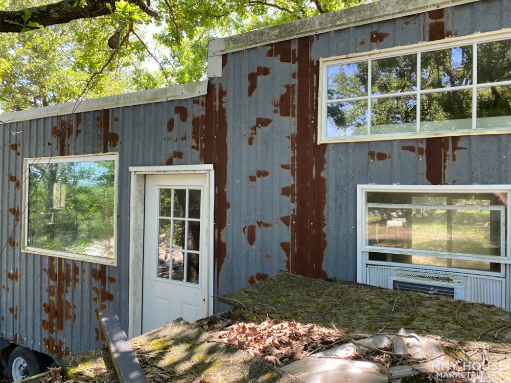 USED Custom Built Mobile Tiny Home - Image 3 Thumbnail