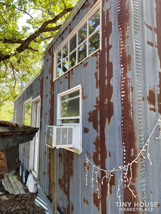 USED Custom Built Mobile Tiny Home - Image 4 Thumbnail