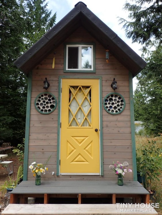 Varekai: A Hand Built Cozy Tiny Home - Image 3 Thumbnail