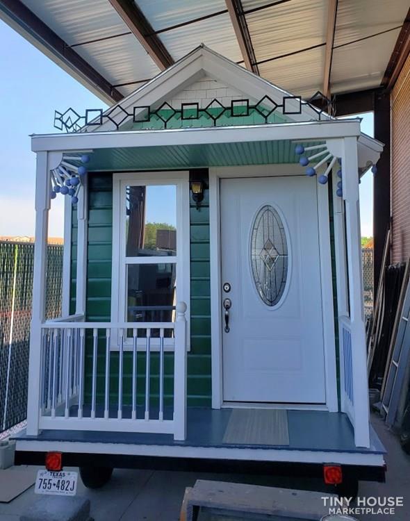 Victorian Tiny House - Image 2 Thumbnail
