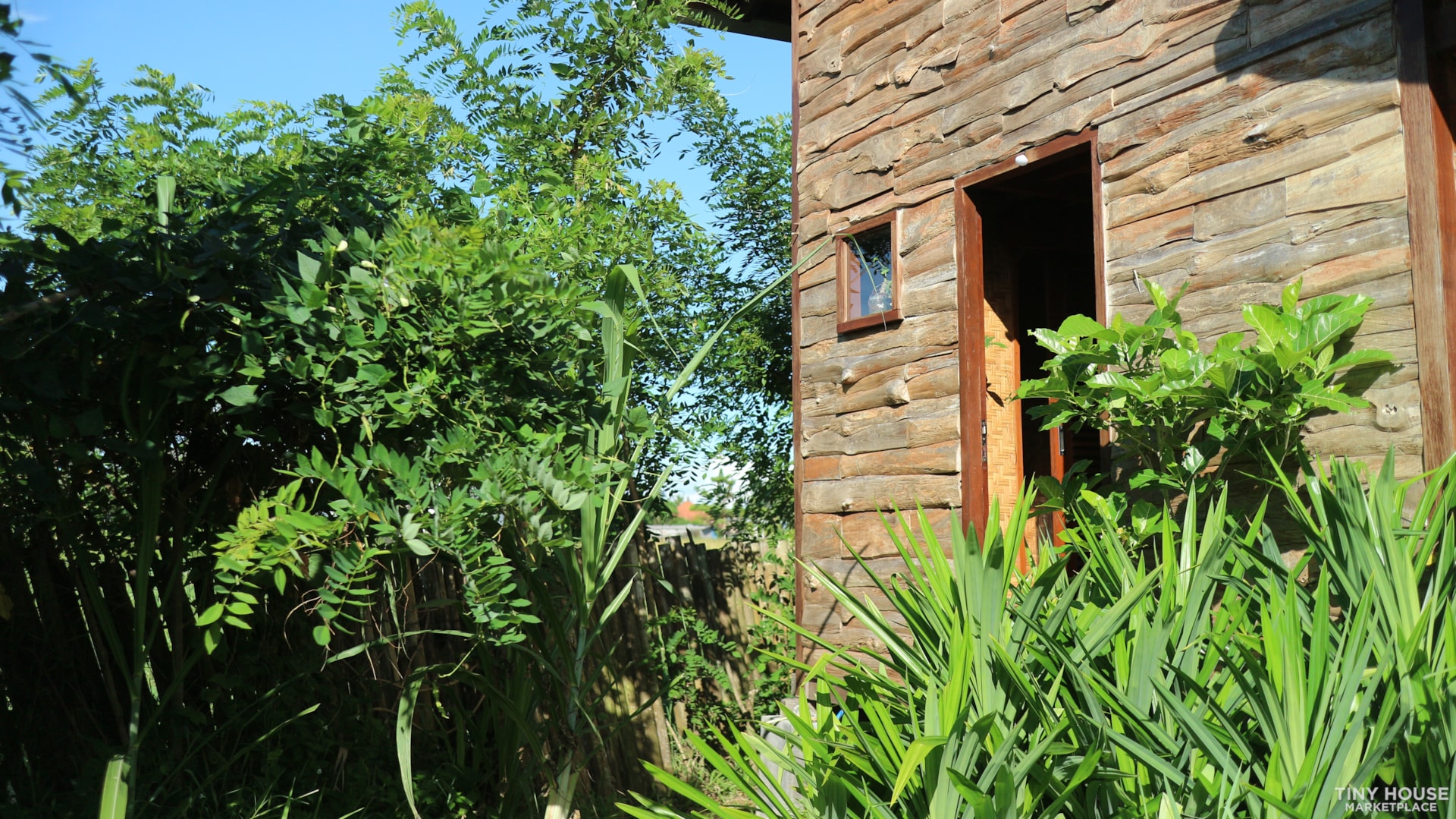 Wooden Tiny House in Bali! - Image 3 Thumbnail