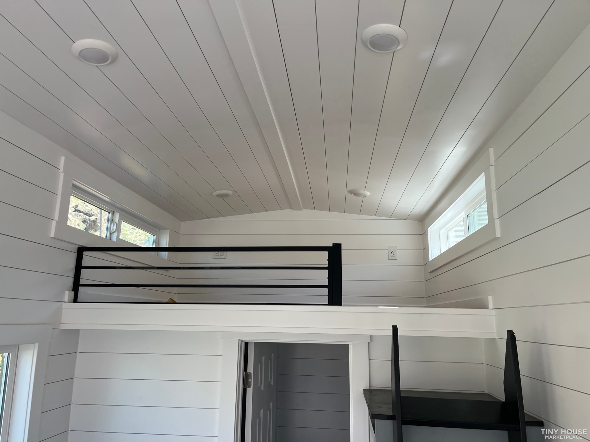 Zion Tiny Home - Gorgeous Never Used - Image 3 Thumbnail