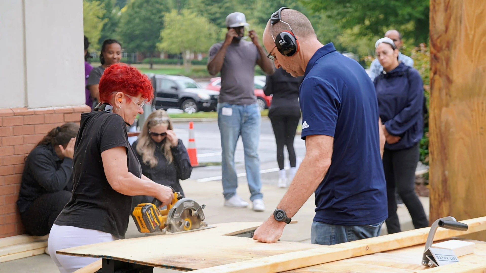 Tiny House Attendee using a circular saw